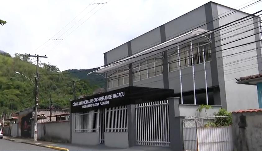 Depois das Denúncias a Câmara de Cachoeiras de Macacu exonera assessores com salário turbinado