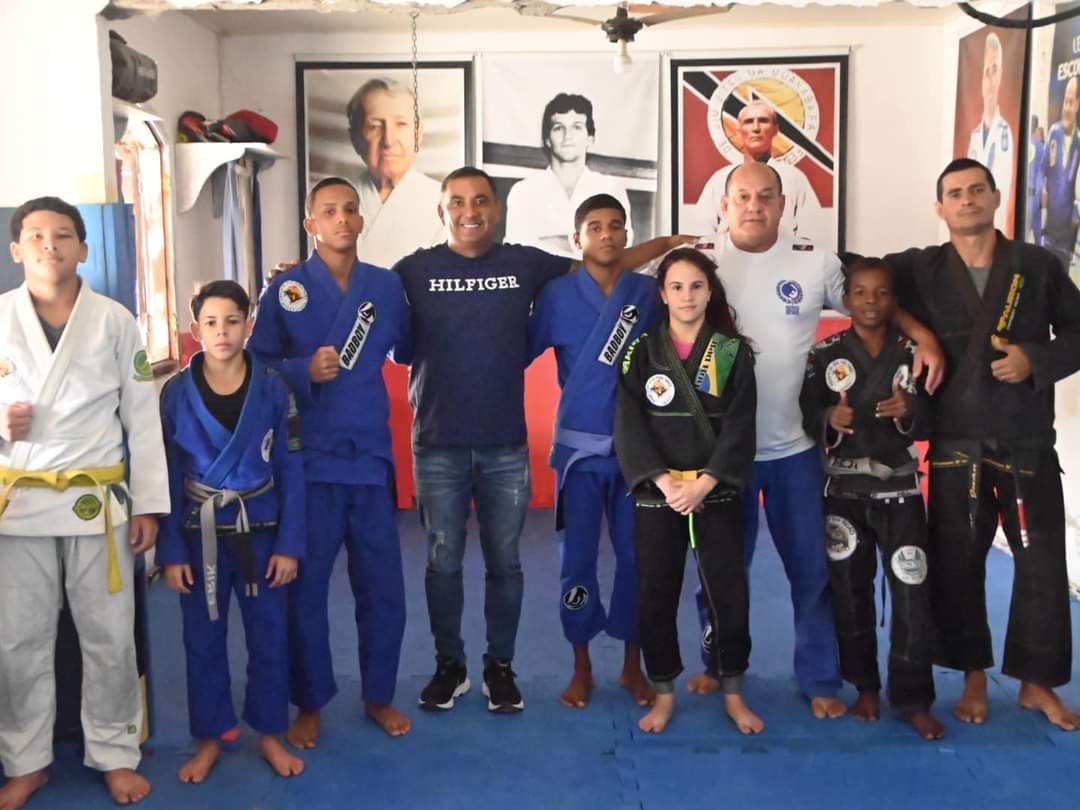 O Deputado Estadual Renato Machado esteve  visitando o projeto social “Jiu Jitsu para todos”.