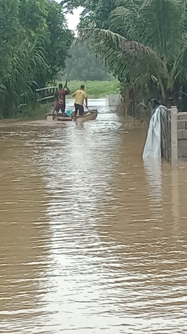 Com bairros inundados, mais de 800 pessoas saem de casa em Cachoeiras de Macacu